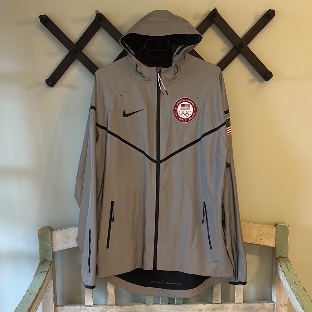 ⚡ RARE 2012 Nike USA Olympic Reflective Jacket - barely used
